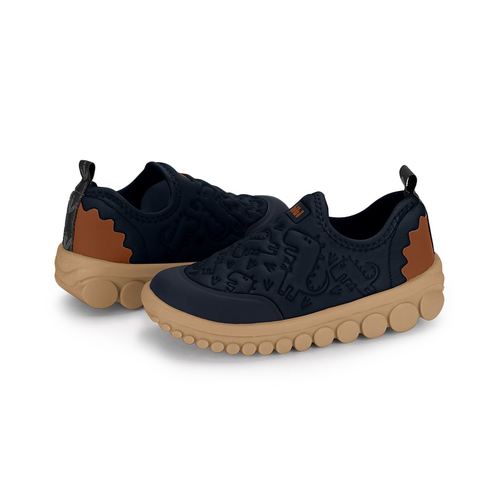 Tênis infantil masculino Bibi modelo 1155408 azul marinho visto de lado com detalhes em caramelo